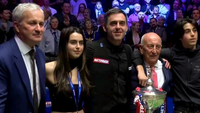 后者依旧拥 后者依旧拥